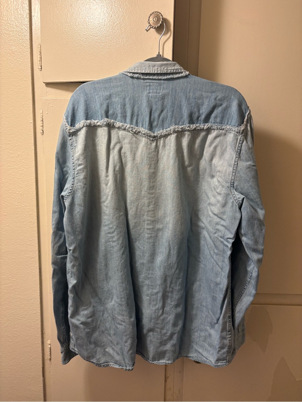 Guess Men's Maverick-Wash Slim Western Denim Shirt - Picture 4 of 6